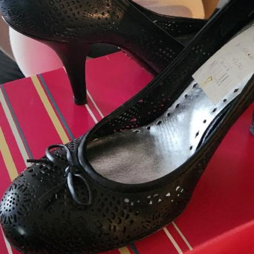 ✨ New BCBGirls Black Heels - Size 8B/38 ✨